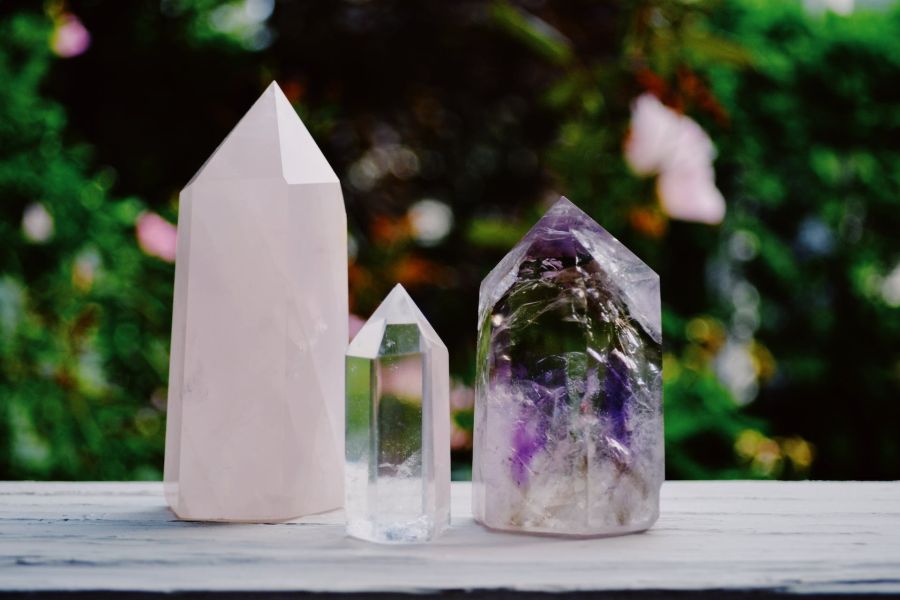 Photo de E Pro: https://www.pexels.com/fr-fr/photo/figurines-en-verre-clair-1573236/