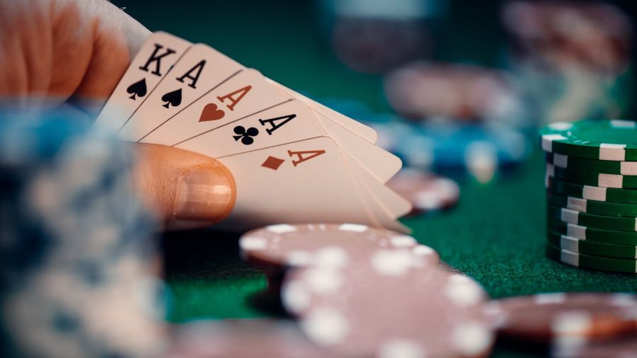 Photo de Volker Thimm: https://www.pexels.com/fr-fr/photo/sport-porter-doigts-cartes-de-paiement-15793573/
